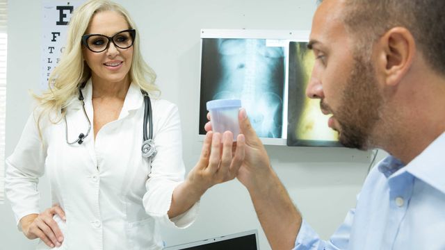 Cover-girl Julia Ann - nurse xxx - Doctor Adventures