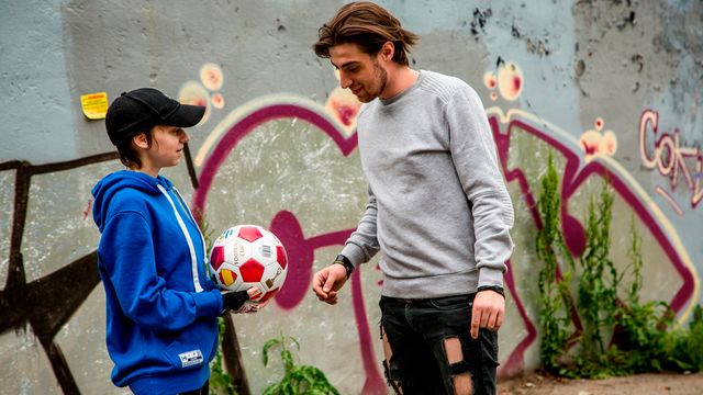 Kissing scene with glamorous love from Club Sweethearts