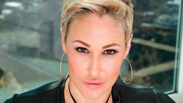 Dollish Ryan Keely's blonde scene