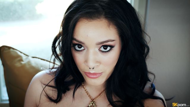 5K Porn featuring Violet Smith's big tits movie