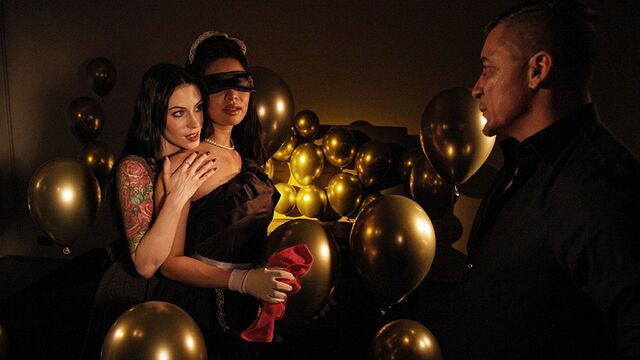 Heavenly Scarlett Alexis and Anna De Ville at medium size tits video