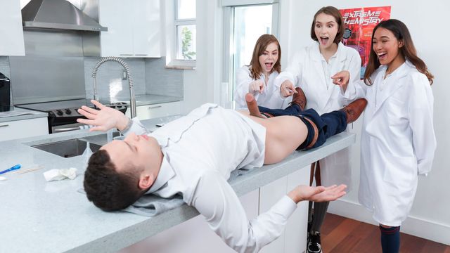 Flashy Riley and Natalie's fuck and lick sex