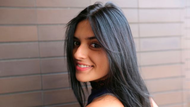 Hypnotic Sara Garcia at posing video