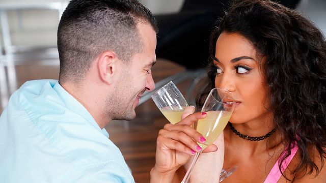 Kissing sex with marvelous Scarlet Rebel from Girls Rimming