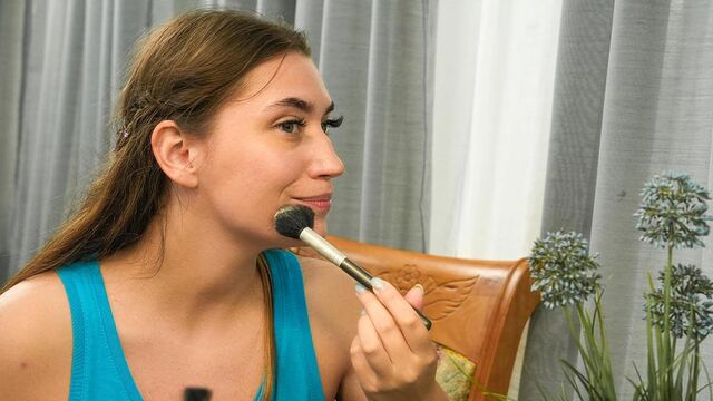 Brunettes - stripping smut