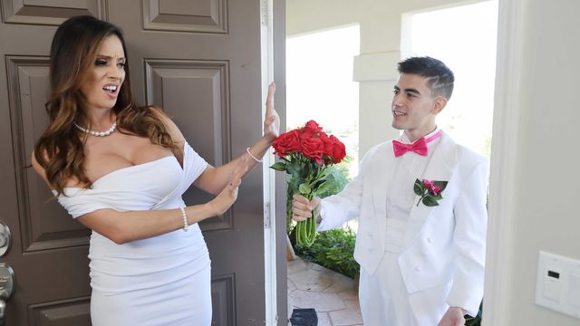 Endearing Ariella Ferrera - missionary smut - Milfs Like it Big