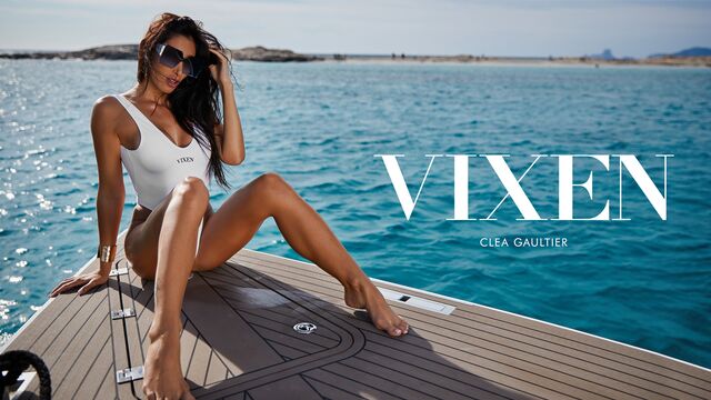 Come-hither Clea Gaultier at reverse cowgirl clip