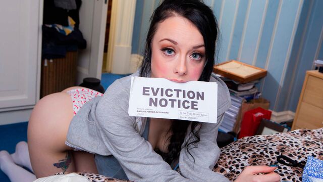 Magnificent Alessa Savage's legs on shoulders trailer