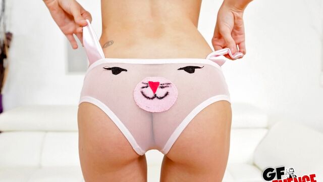 Watch stunner La Noir's scene