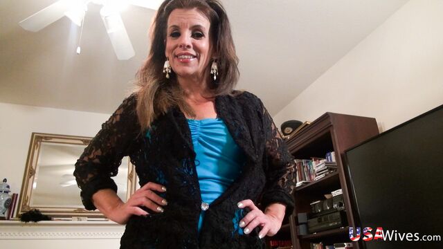 UsaWives - big ass scene