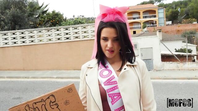 Stranded Teens - blowjob movie