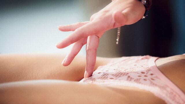 Bedroom porn with come-hither Sandra and Blue Angel from TLE