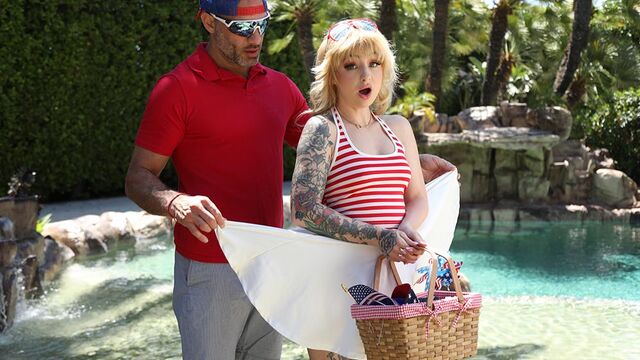 Plastic Stevie Moon at side fuck action