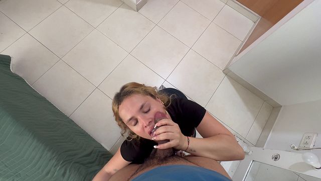 KIRA BLONDE's leche en la boca clip by Verified Amateurs