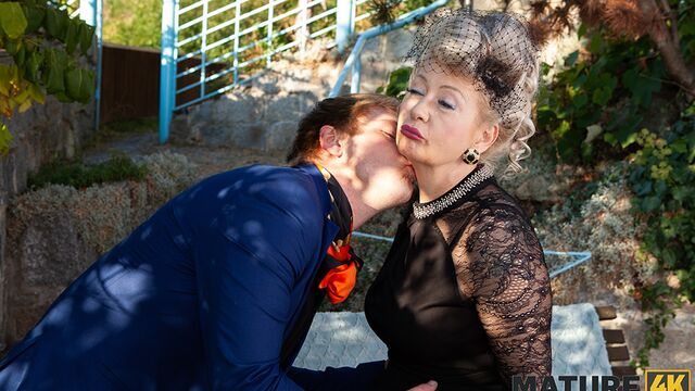 Hypnotic Veronigue's big ass porn