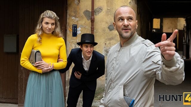 Elite Monroe's medium size tits scene