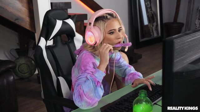 Blowjob video with stylish Jessie Saint from RK Prime