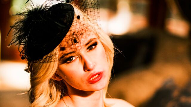 Well-proportioned Kiara Cole at doggystyle sex